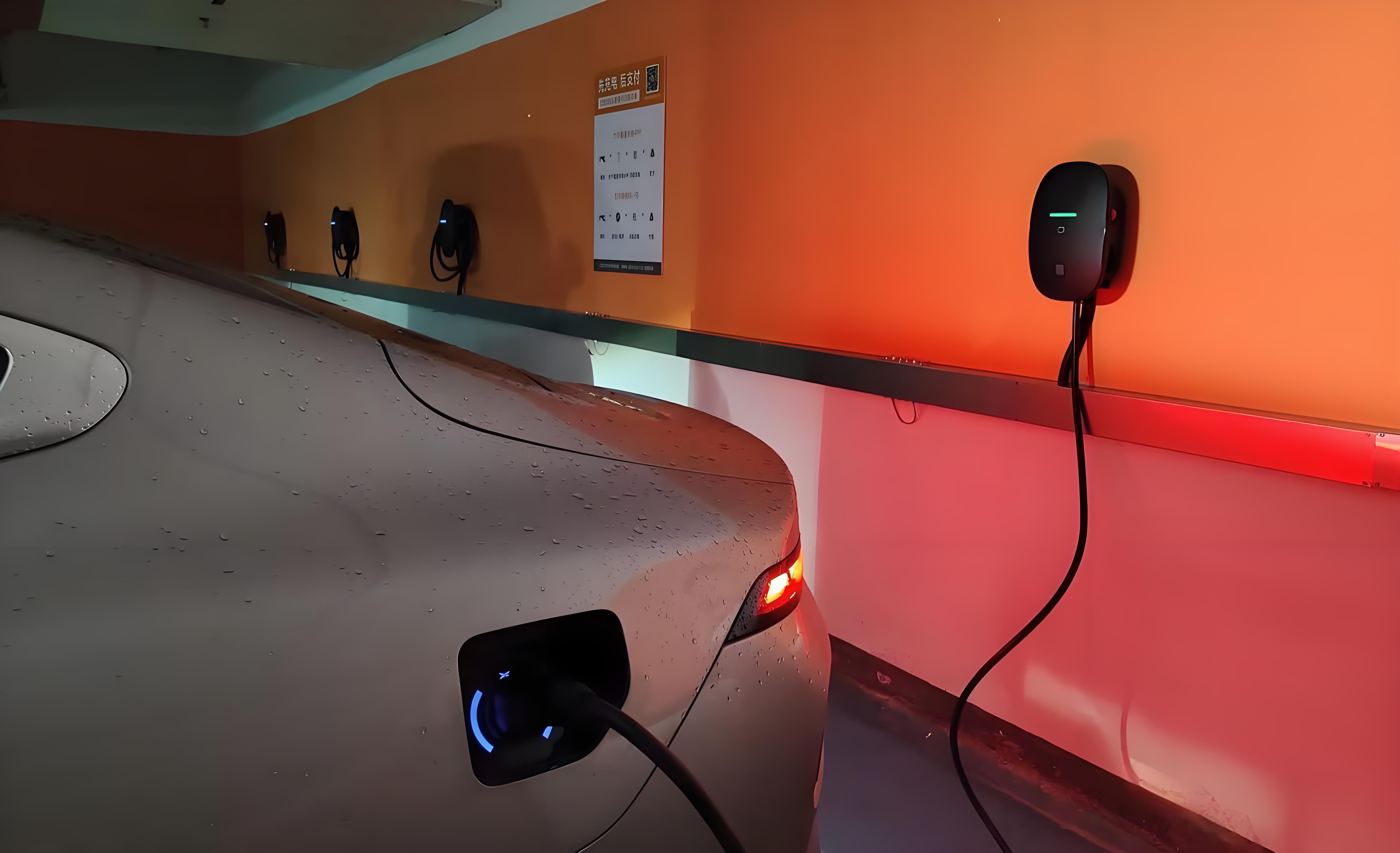 it is connected to the on-board charger, it is mainly to convert low-power alternating current into direct current, that is, AC-DC conversion, the charging power is generally 3kW or 7kW, the reason is that the power battery can only be charged by DC. In addition, the slow charging interface of the new energy electric vehicle charging pile is generally 7 holes.