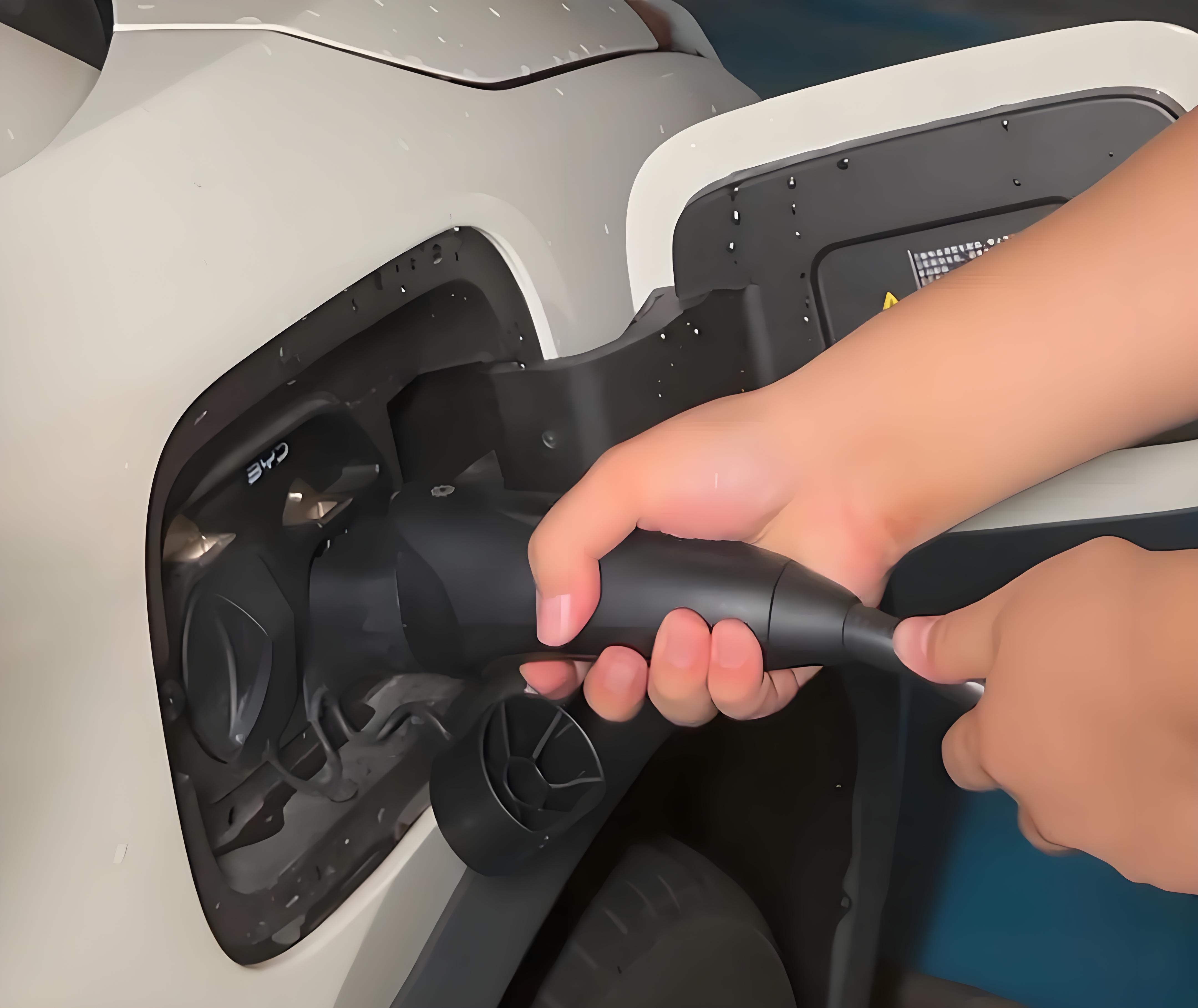 One pile and one charge means that a charging pile has only one charging interface.One pile of multiple charges, that is, group charges, refers to a charging pile with multiple charging interfaces.