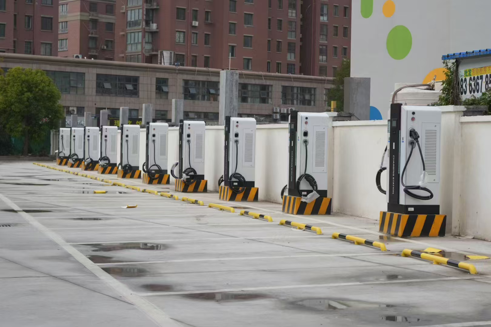 40KW/60KW/80KW/120KW/160KW/180KW/240KW DC charging piles suitable for installation in electric vehicle charging stations, public parking lots, large commercial building parking lots, roadside parking spaces and other places;